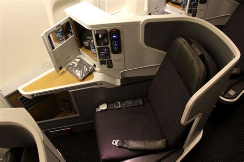 Review American Airlines Boeing 777 Business Class Los Angeles